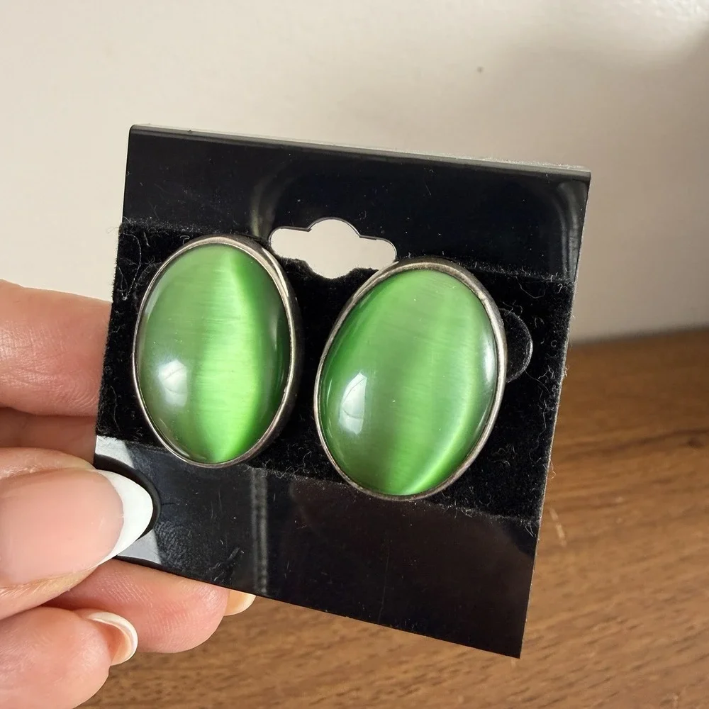 Vintage Mexico 925 Sterling Silver Stud Earrings OS Green Cats Eye Good Oval